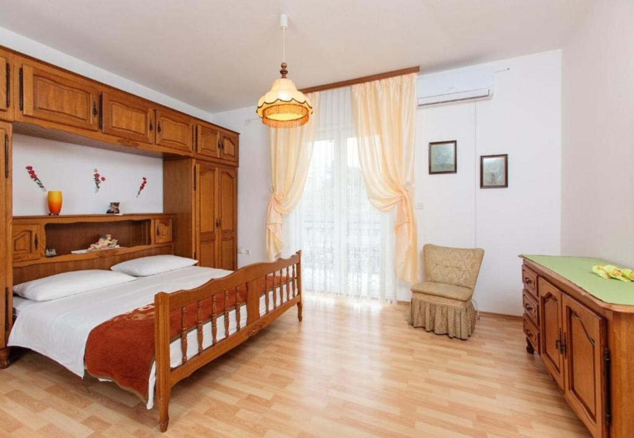 Apartment Knez 1 - 50 M From Beach Подстрана Екстериор снимка