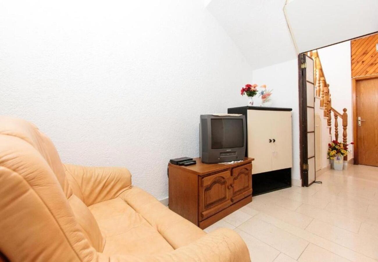 Apartment Knez 1 - 50 M From Beach Подстрана Екстериор снимка